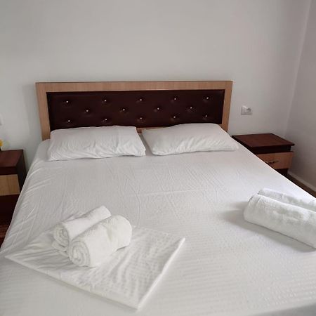 Guest House Eloid Berat Buitenkant foto