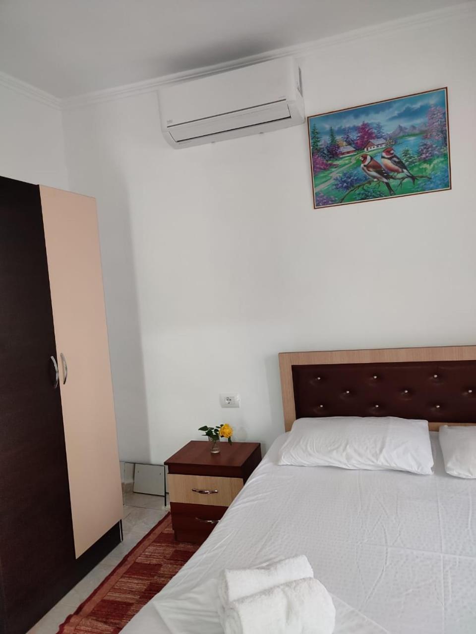 Guest House Eloid Berat Buitenkant foto