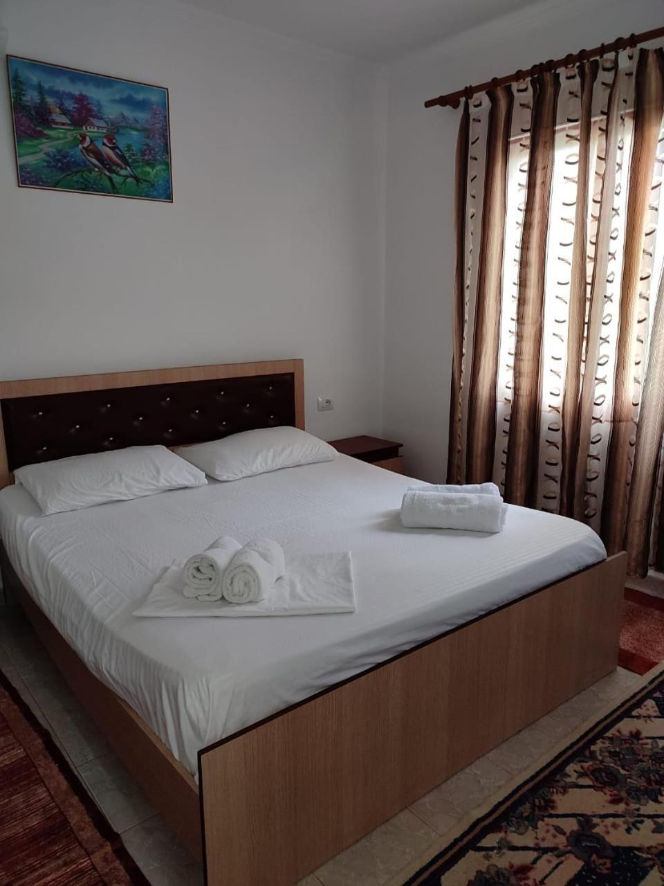 Guest House Eloid Berat Buitenkant foto