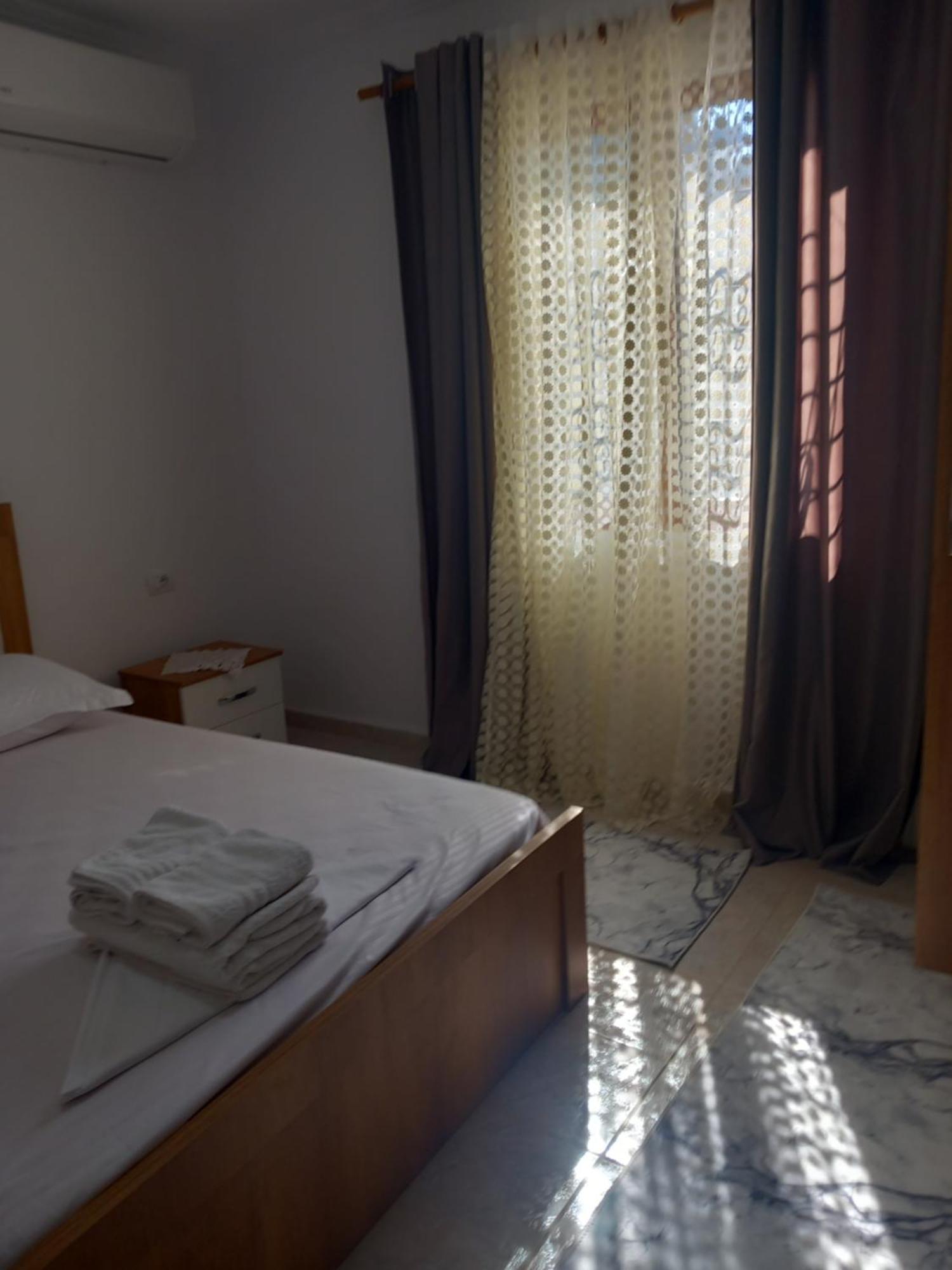Guest House Eloid Berat Buitenkant foto