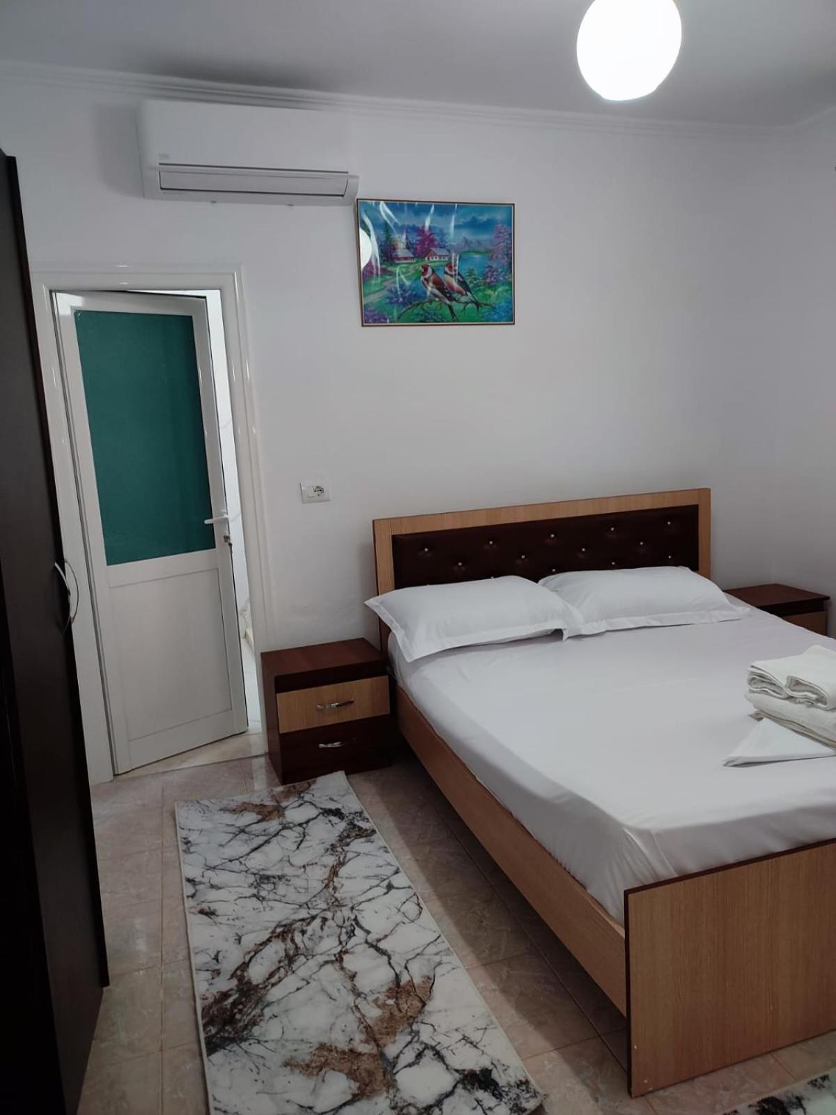 Guest House Eloid Berat Buitenkant foto