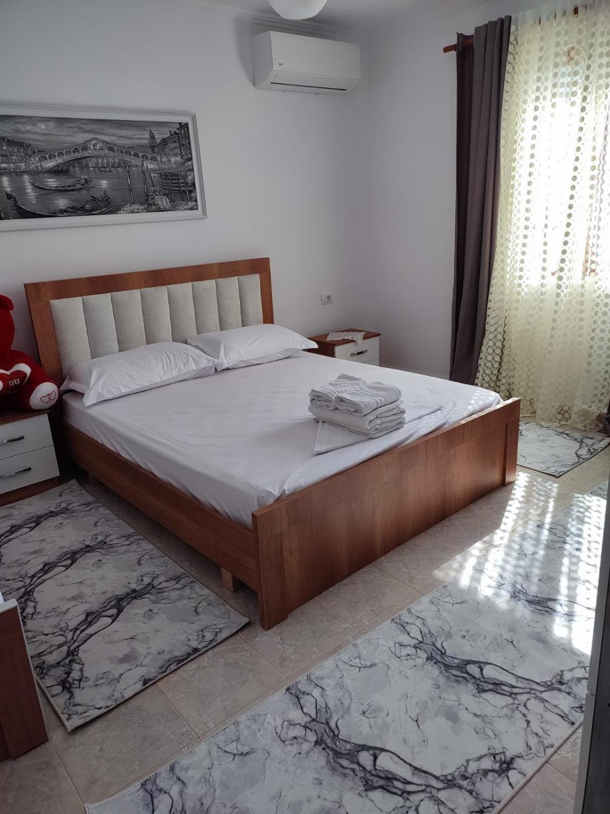Guest House Eloid Berat Buitenkant foto