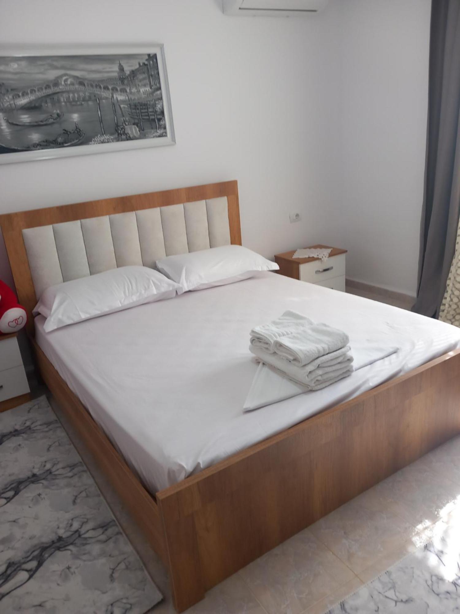 Guest House Eloid Berat Buitenkant foto